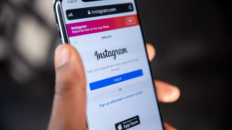 How do food bloggers on Instagram make money?