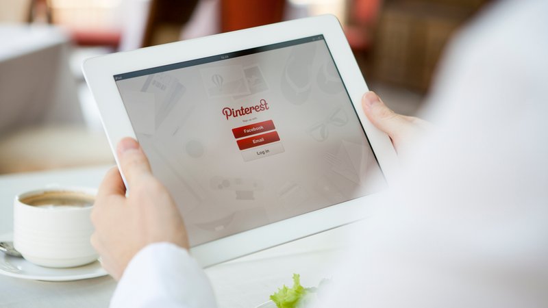 Pinterest for food bloggers in 2026: Visual search, not social media